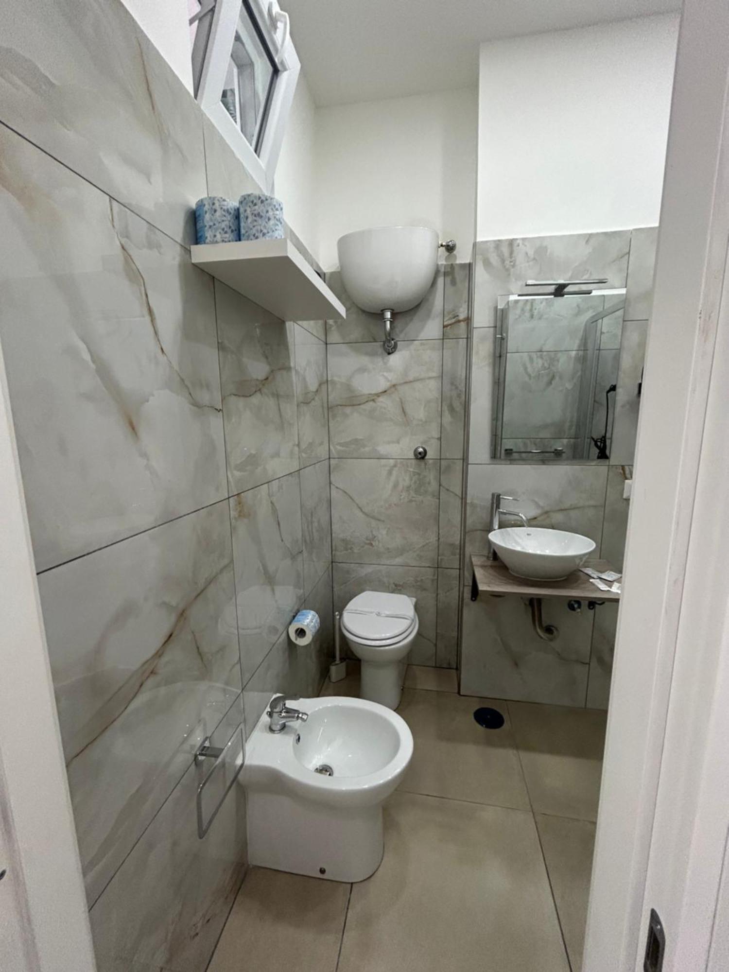 Enjoy Rooms نابولي المظهر الخارجي الصورة