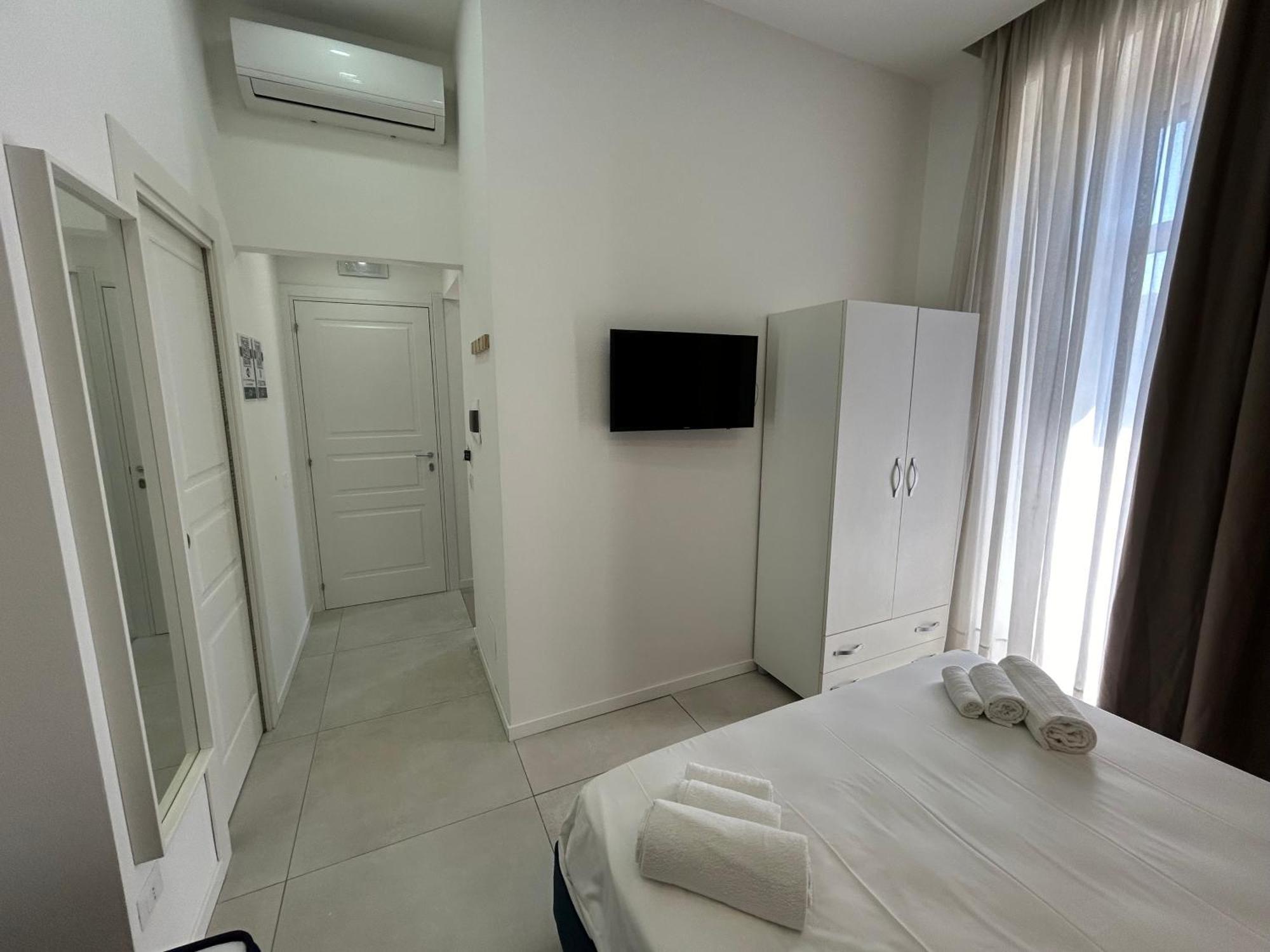 Enjoy Rooms نابولي المظهر الخارجي الصورة